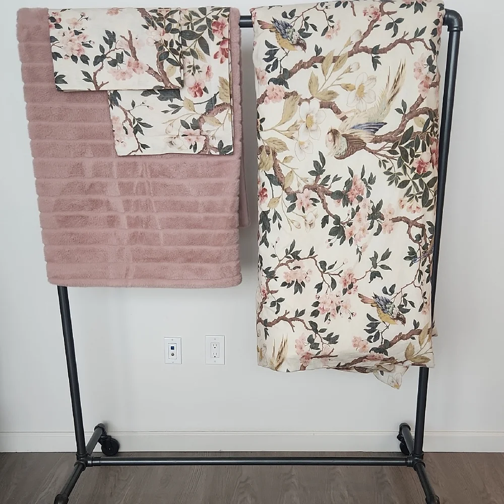 Dreamy Floral/Bluebird Pattern Duvet Set w/Matching Throw